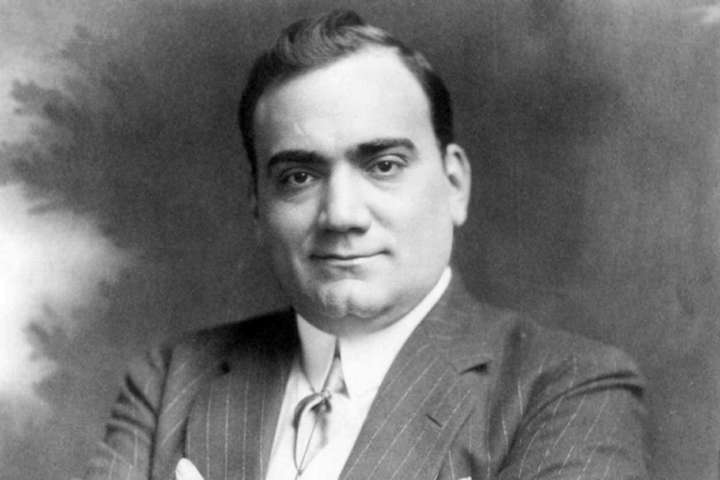 Enrico Caruso: dai vicoli di Napoli al Metropolitan, storia del tenore che conquistò il mondo