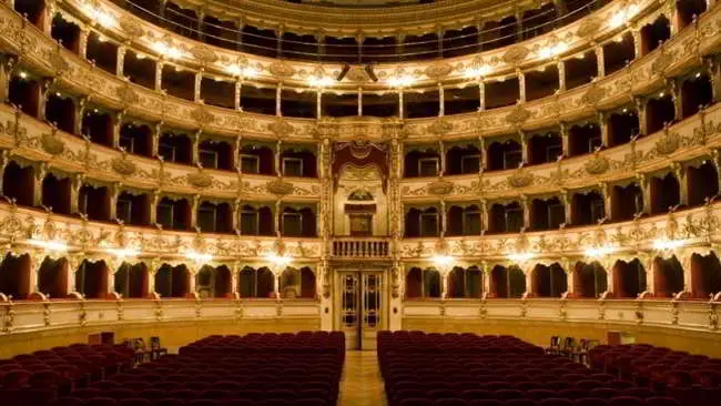 Teatro San Carlo: come Napoli lo ricostruì in 300 giorni