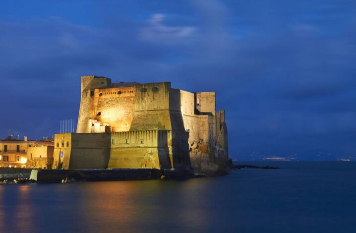 Castel dell'ovo il luogo  più Romantico di Napoli