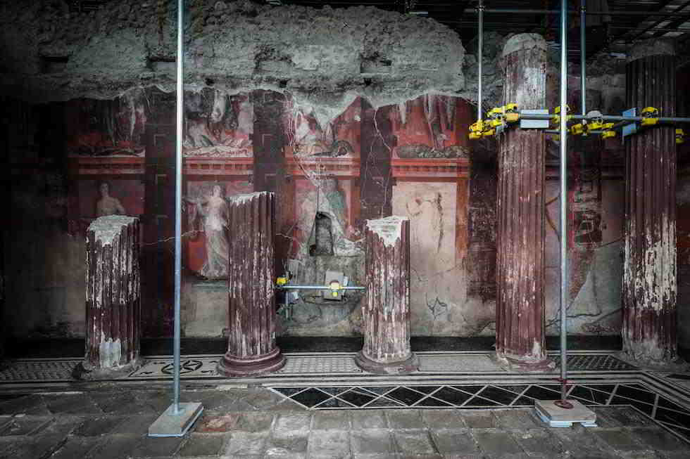 Pompei: scoperto nuovo affresco nella Casa del Tiaso