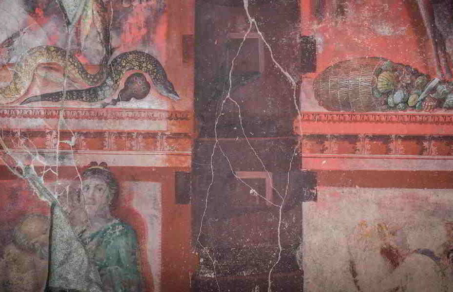 Pompei: scoperto nuovo affresco nella Casa del Tiaso