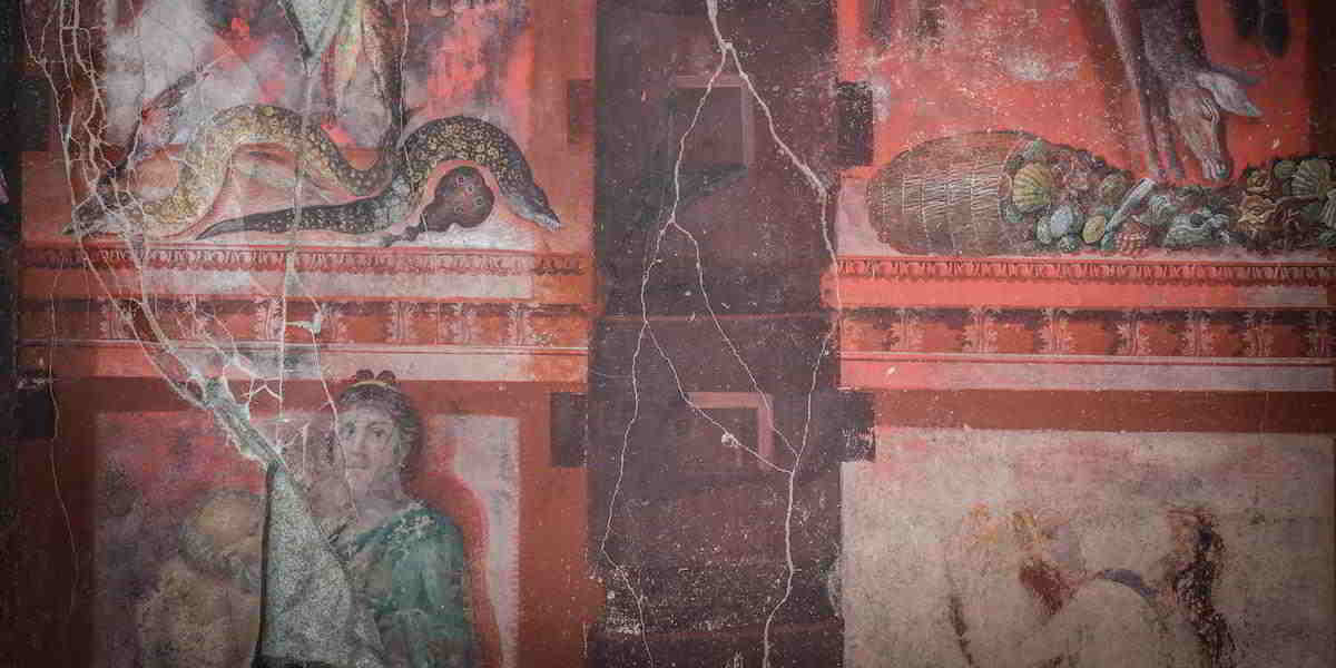 Pompei: scoperto nuovo affresco nella Casa del Tiaso